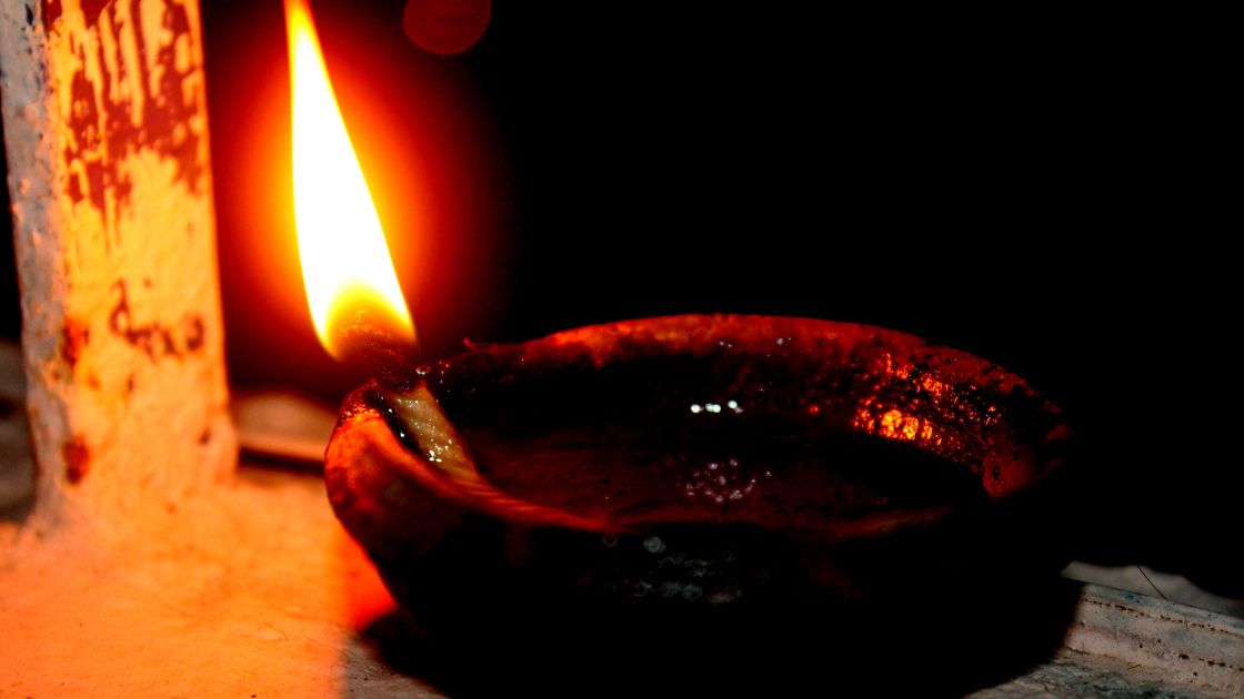 Deepam kundulu (Diyas )