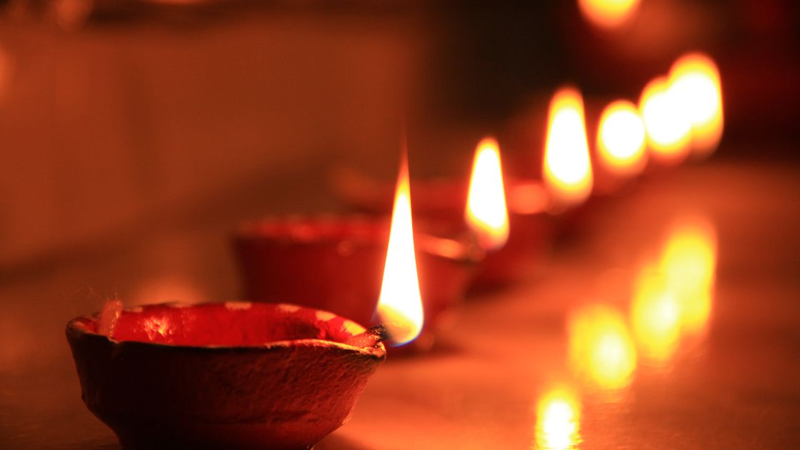 Deepam kundulu (Diyas )